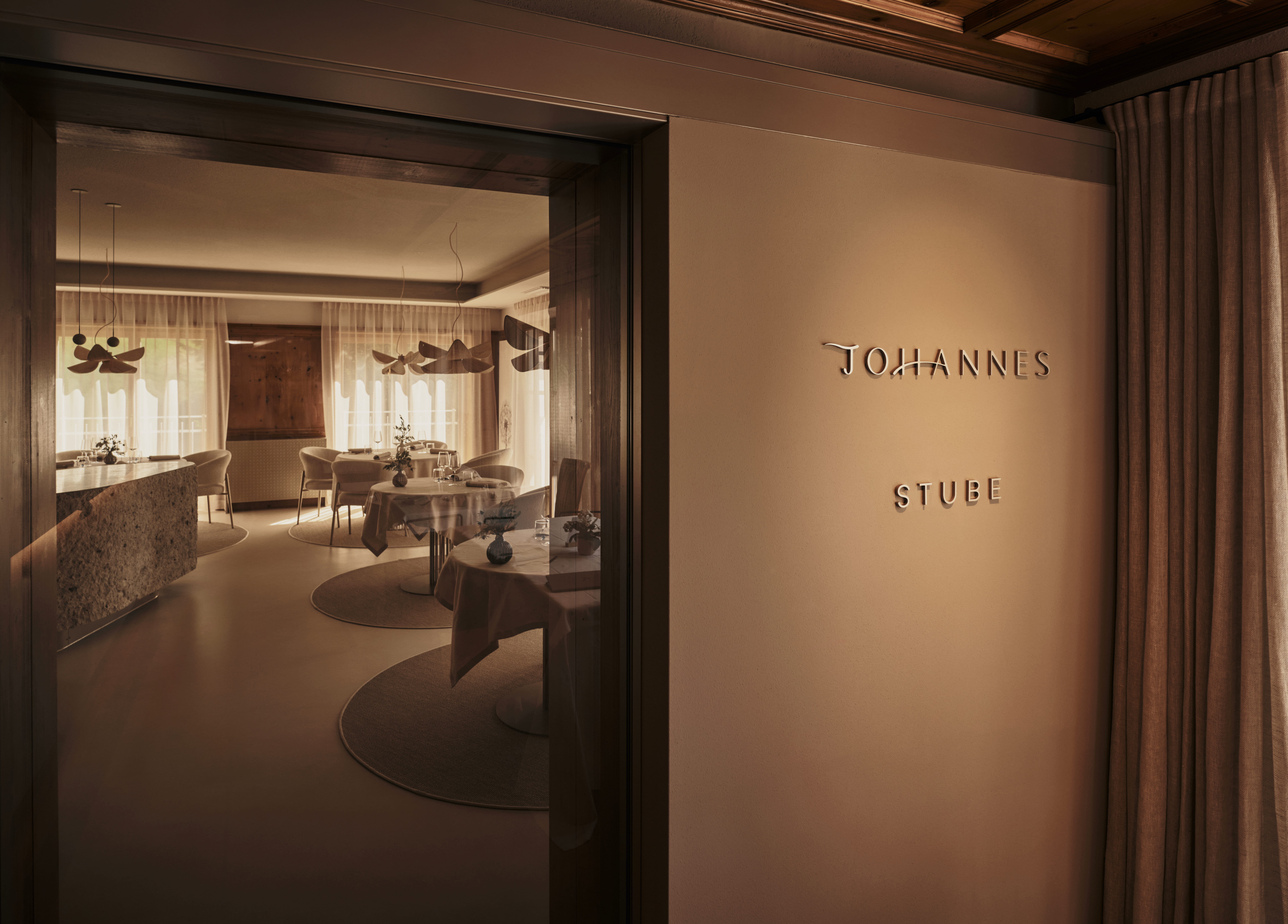 Hotel Engel Gourmet & Spa a Nova Levante tra spa panoramica e Dolomiti