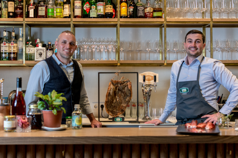 Stefan Pföstl e il cocktail in abbinamento allo Speck Alto Adige IGP