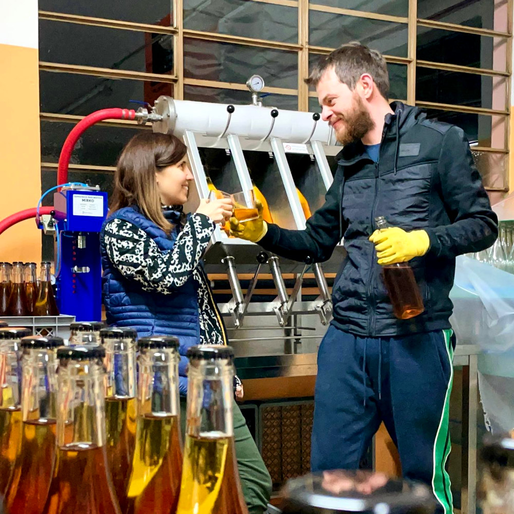 Elena e Roberto, i due cidermaker di Eranomele, una realtà che produce sidro italiano