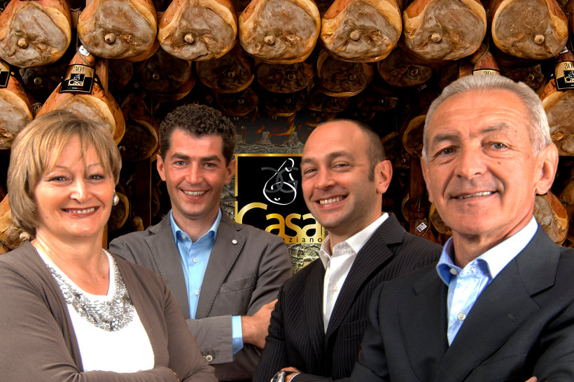 La famiglia Casa, produttrice di prosciutto di Parma a marchio Casa Graziano